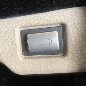 BMW 3시리즈 F30 내부 트렁크 버튼 커버