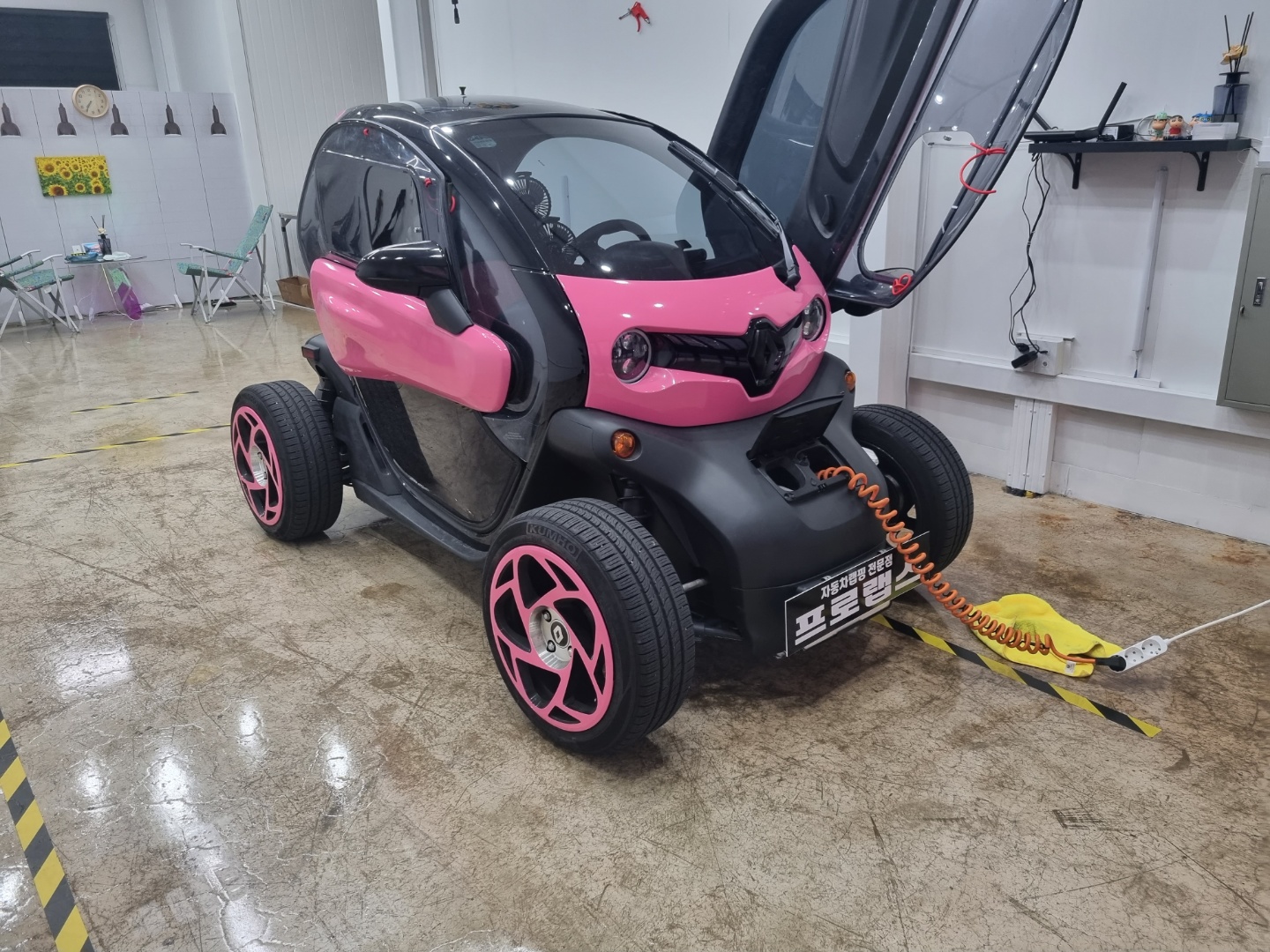양주 청담로 / 랩핑 / 전기차 트위지 핫핑크 전체랩핑 및 휠랩핑 / 르노 / 기타