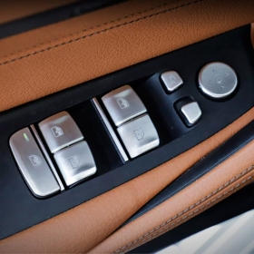 BMW 5시리즈 G30 윈도우 조절 버튼 커버-투광형