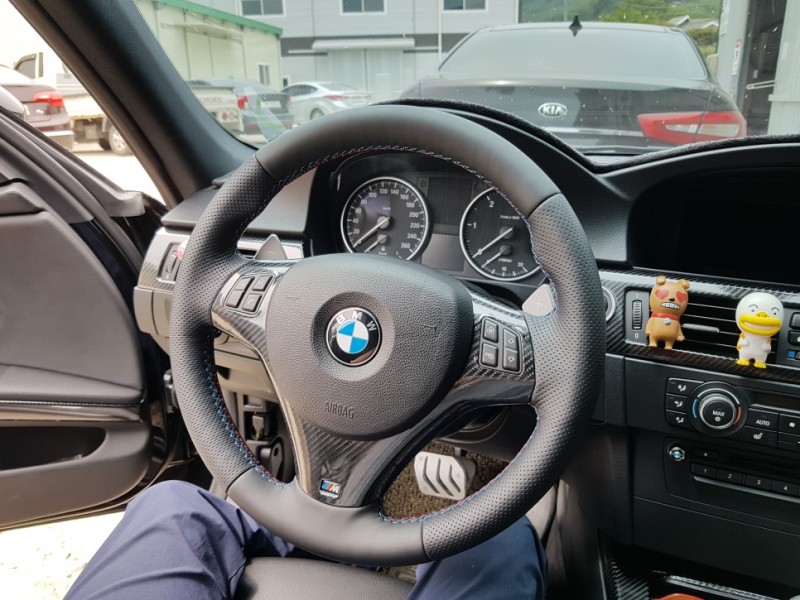 핸들가죽교체 / BMW / E92 시공 사진